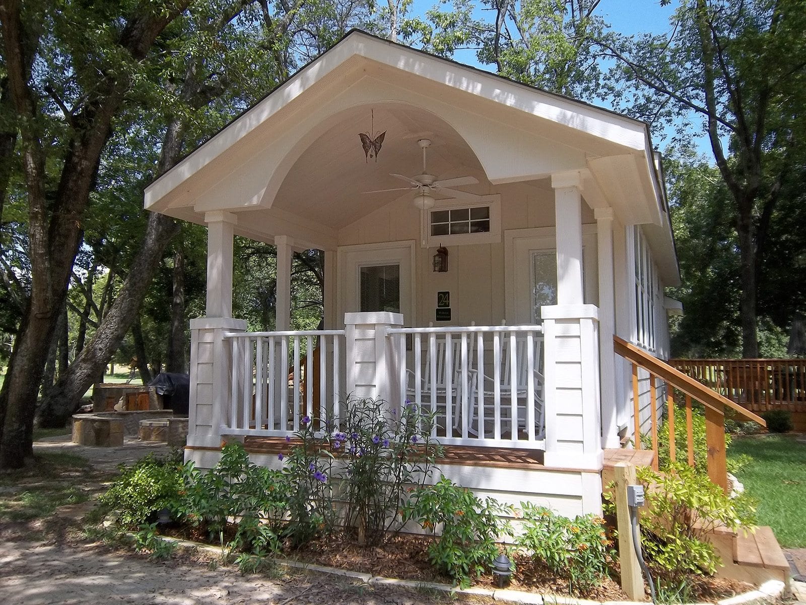 Crystal Palace cabin in Canton, TX, front facade