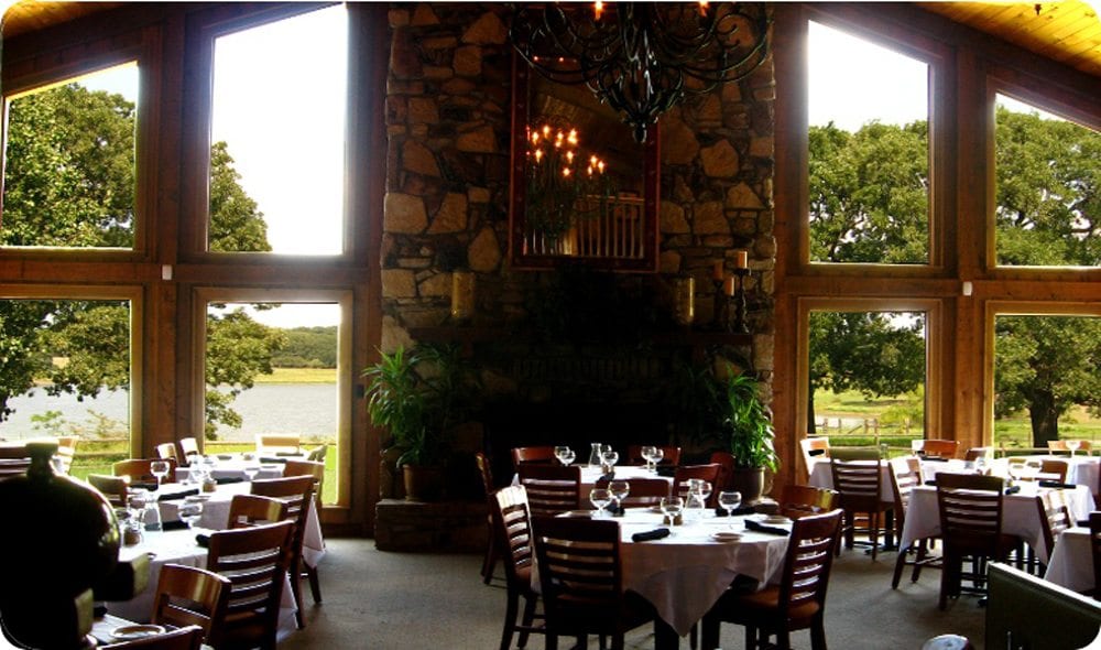 Four Winds Steakhouse dining room