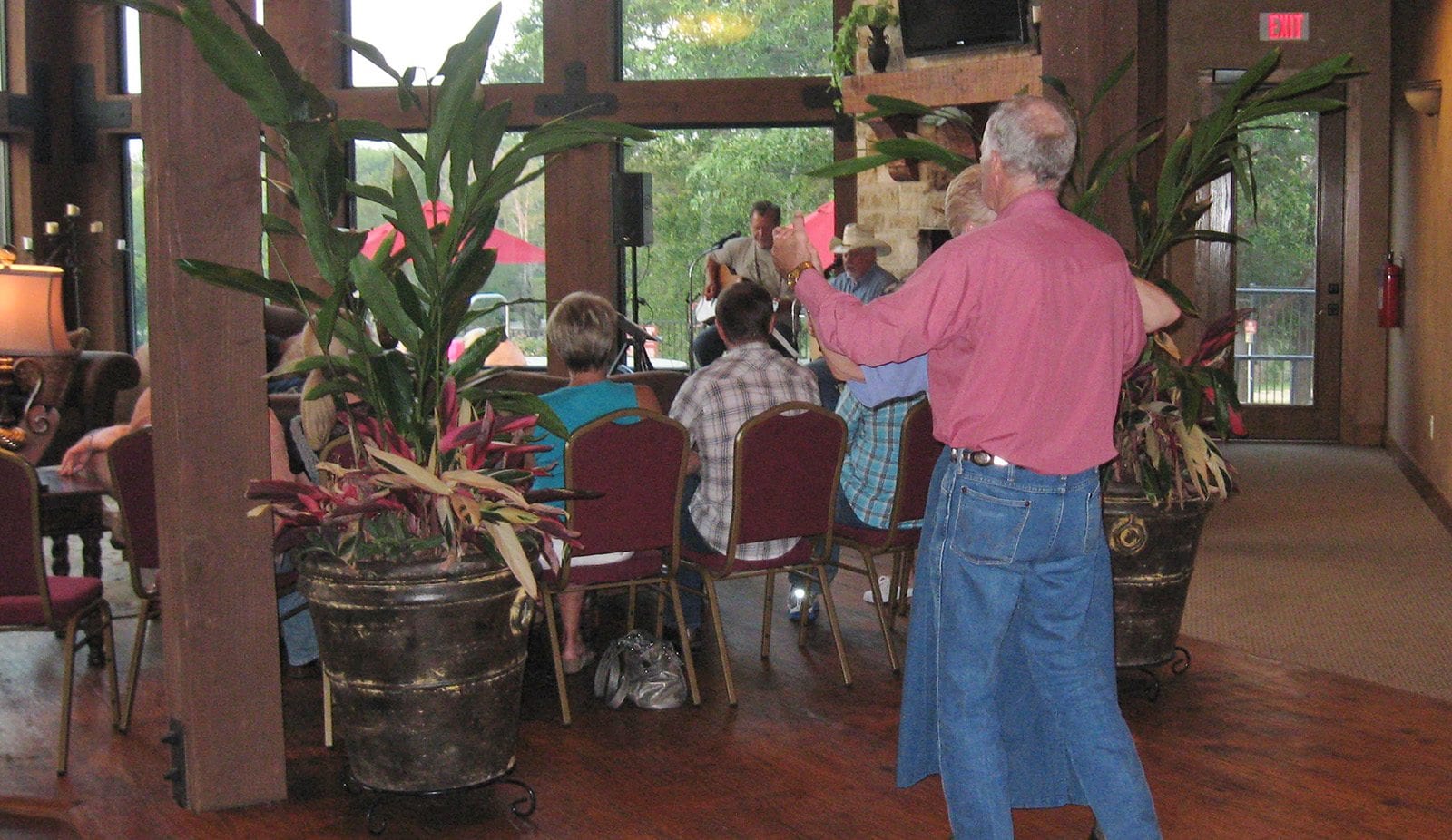 Couple dancing to live music at The Creek, live music in Canton, TX