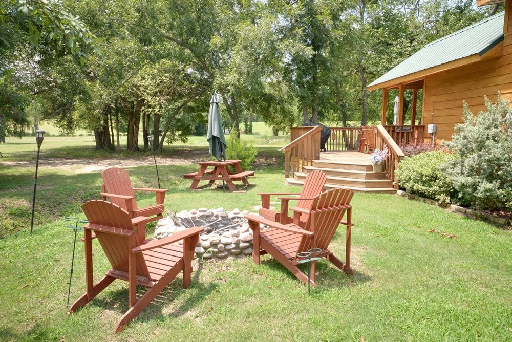 Cabin in Canton, TX with yard area including fire pit, seating and picnic table